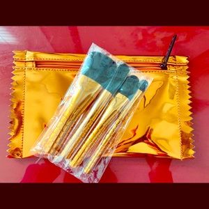 MAC 4 piece makeup brush set & pouch